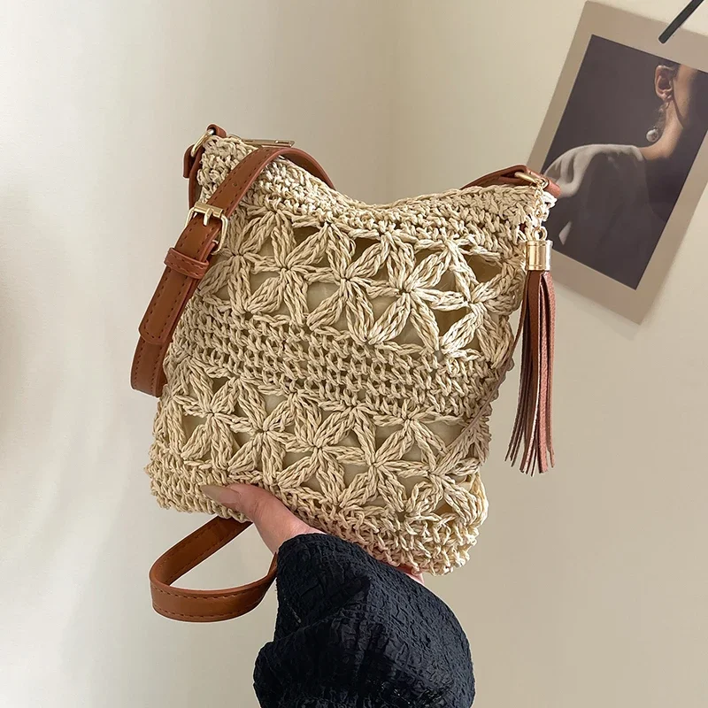 

Casual Straw Braid Shoulder Bags Tassels Designer Solid Color Small Square Bag 2025 New Light Versatile Women's Crossbody Bags