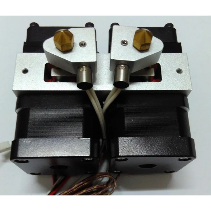 

For the 3D printer accessory makerbot 2x double-spray extruder