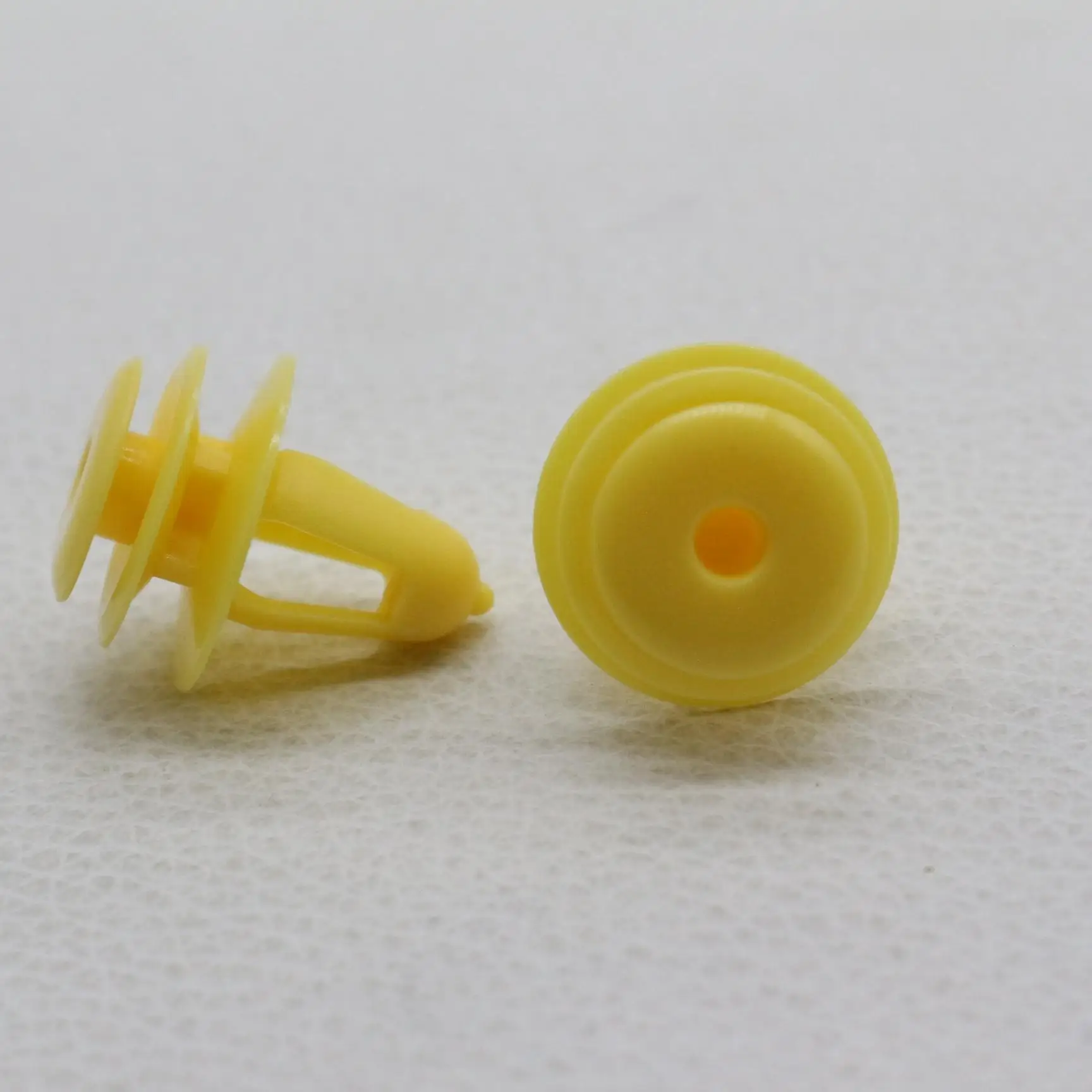 10 szt. Klipsów mocujących tapicerkę drzwi do Toyota Lexus Żółte zatrzaski Kołek wciskany 4133J100031 Zamiennik