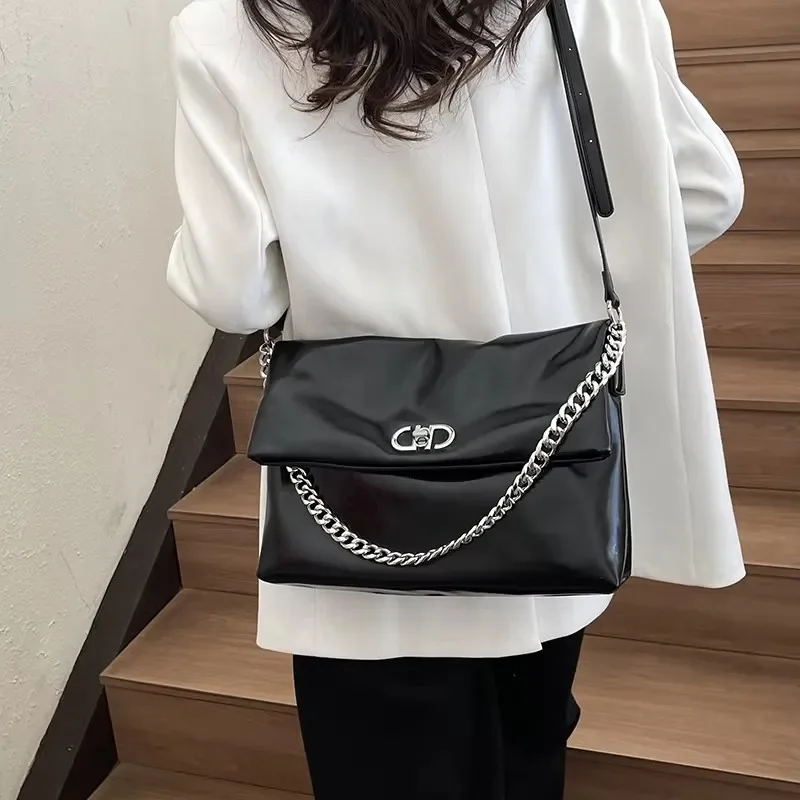 

Stylish Textured Leather Clutch Bag Women’s Casual Commuter Crossbody Vintage Minimalist Solid Color Large Capacity Tote
