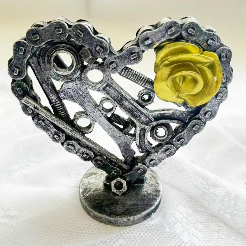 

Retro Heart Shaped Sculpture Eternal Heart Accent Figurine Resin Ornaments Vintage Chain Creative Desktop Decorations For