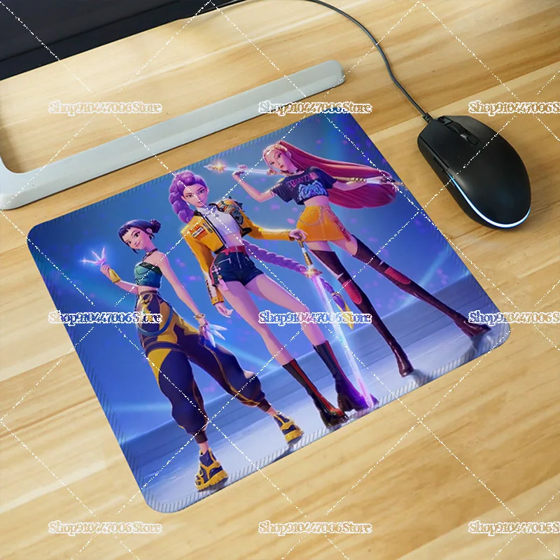 K-POP: لوحة ماوس Demon Hunters مضادة للانزلاق للأولاد والبنات لتزيين سطح المكتب لوحة ماوس ألعاب مقاومة للماء وبدون حافة وخياطة هدية