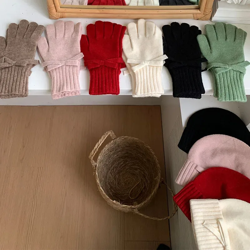 Set Sarung Tangan Topi Rajut Ikatan Simpul untuk Wanita Topi Skullies Hangat Musim Dingin Topi Pelindung Telinga Tahan Dingin Ski Luar Ruangan Wanita
