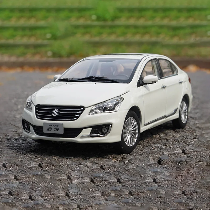 

Литой под давлением масштаб 1:18, Alivio Sedan, модель автомобиля из сплава, готовый продукт, имитация игрушек, коллекция подарков, статическая модель, дисплей