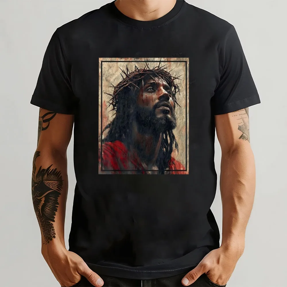 Schwarzes Jesus-Gesicht des Jesus-Kreuzs mit Krone der Dornen. T-Shirt. Bedrucktes T-Shirt für christliche Gläubige. O-Ausschnitt-Kurzarm-Tops