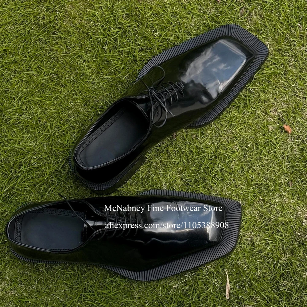 

Мужские туфли-оксфорды из лакированной кожи на шнуровке с ребристой подошвой и квадратным носком, для деловых встреч, свадеб и офиса.