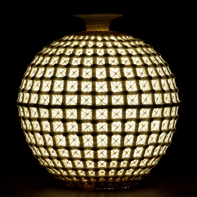 التربة الشرقية، زخرفة زجاجة الخزف ذات الدائرة المربعة الصغيرة العالمية، غرفة المعيشة المنزلية الصينية Bogu رف خزانة النبيذ الديكور ج