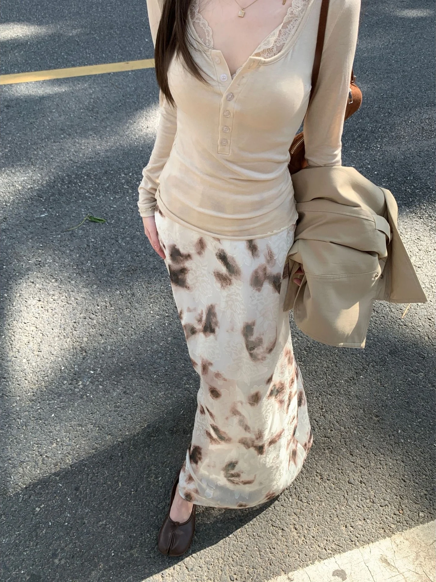 Elegant Floral Embroidery Skirt Women's Fashionable Gentle Style High Waist Slimming Long A-Line Skirt for Autumn 2026