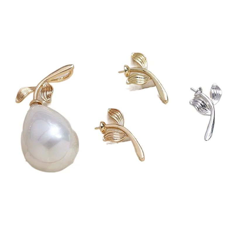 2 Pieces 10*21mm  Copper Plated Gold Leaf Shape Pendant  DIY Jewelry Discovery Baroque Pearl Doll Pin Accessories Materials
