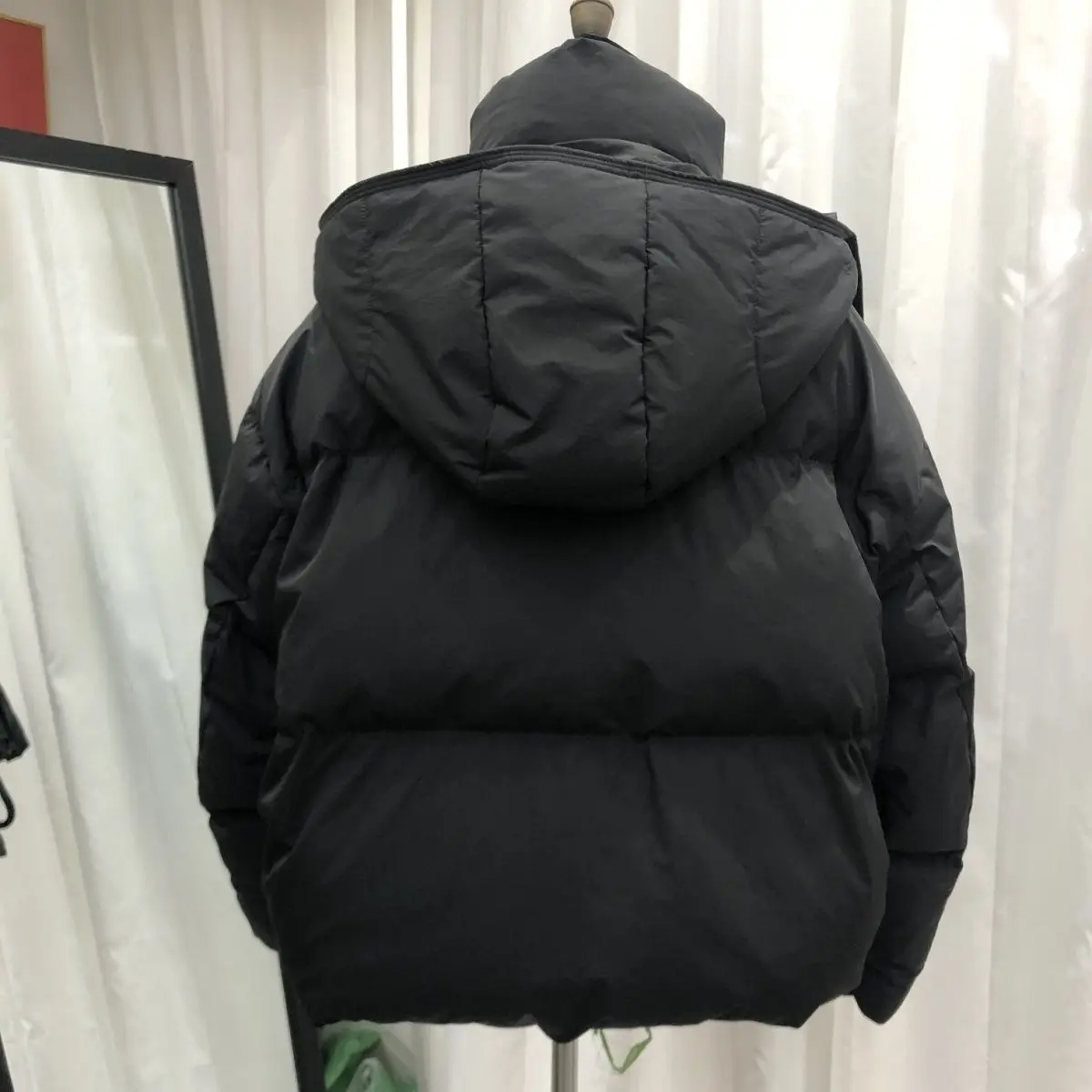 European Autumn and Winter New Women's Down Jacket Commuting Hooded Short White Duck Down Jacket