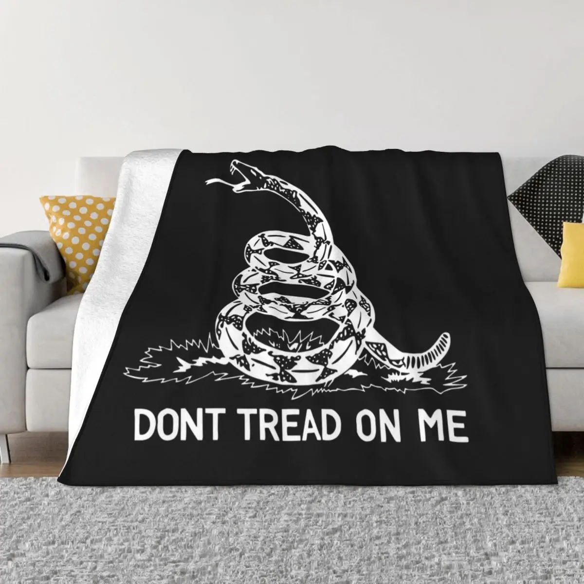 Don't Tread On Me Grommets Halloween Flannel Throw Blankets Blanket for Bed Travel Ultra-Soft Plush Thin Quilt