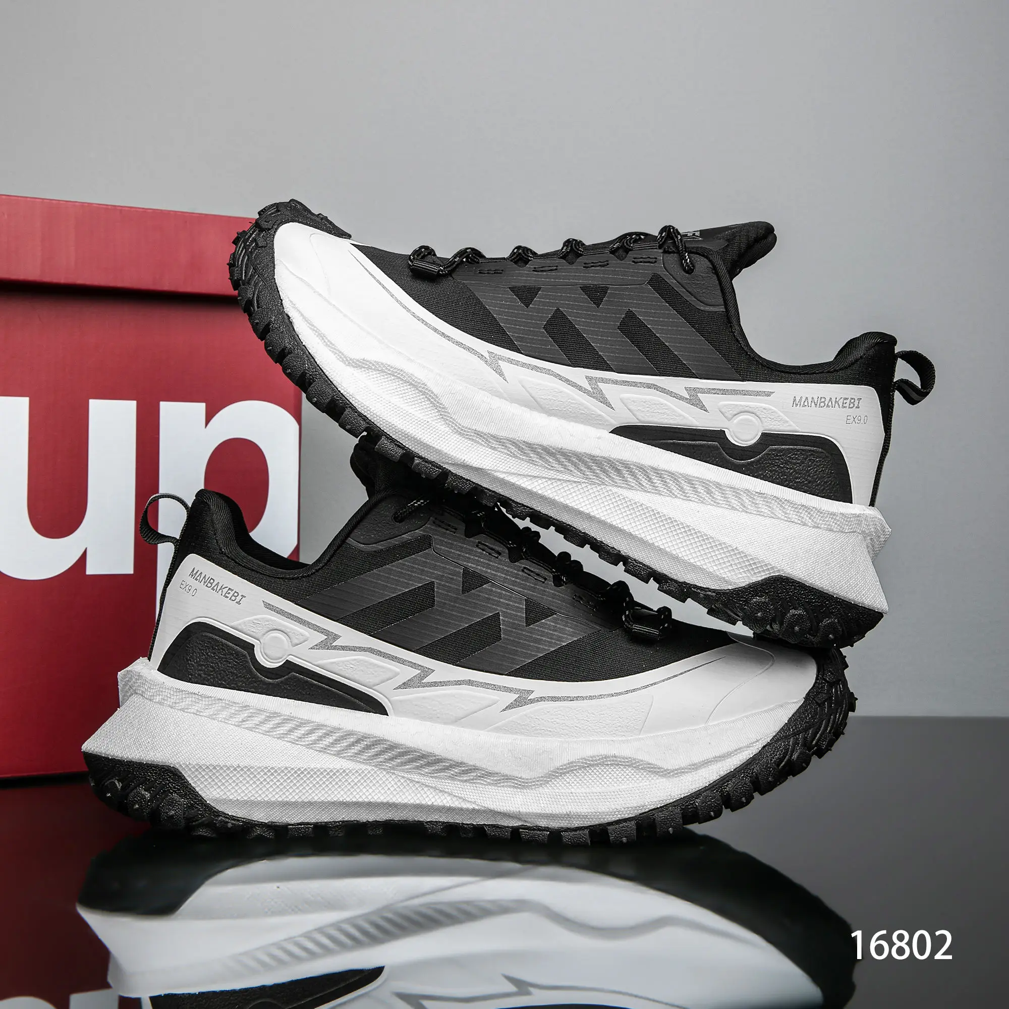 New 2025 Hot Multifunctional Lightweight Walking Shoes Multicolor High Top Running Shoes for Men and Women Very Good