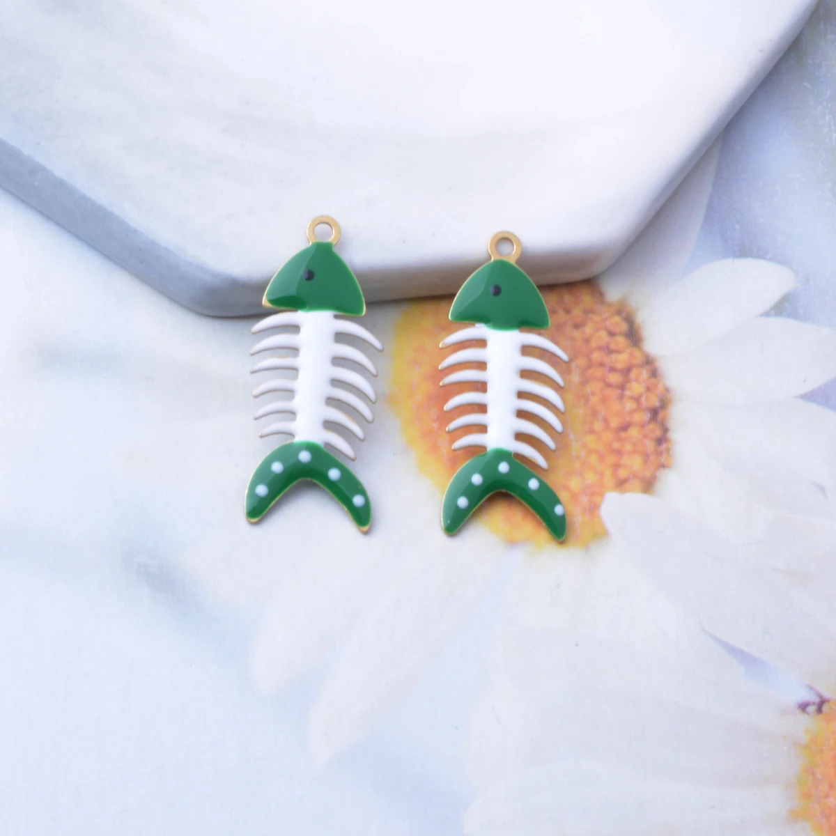 6 Stück 28*11mm Beidseitig emaillierte Kupfer-Fischgräten-Anhänger mit Öltropfen-Design für DIY-Schmuck- und Ohrringherstellung – Detail 7