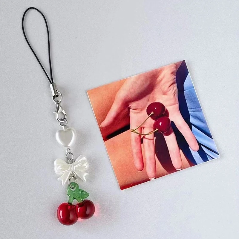 สายคล้องสายโทรศัพท์ห้อยโทรศัพท์รูปโบว์เชอร์รี่หัวใจแห่งความรักที่น่ารักพวงกุญแจสำหรับผู้หญิงกระเป๋ากล้อง airpods