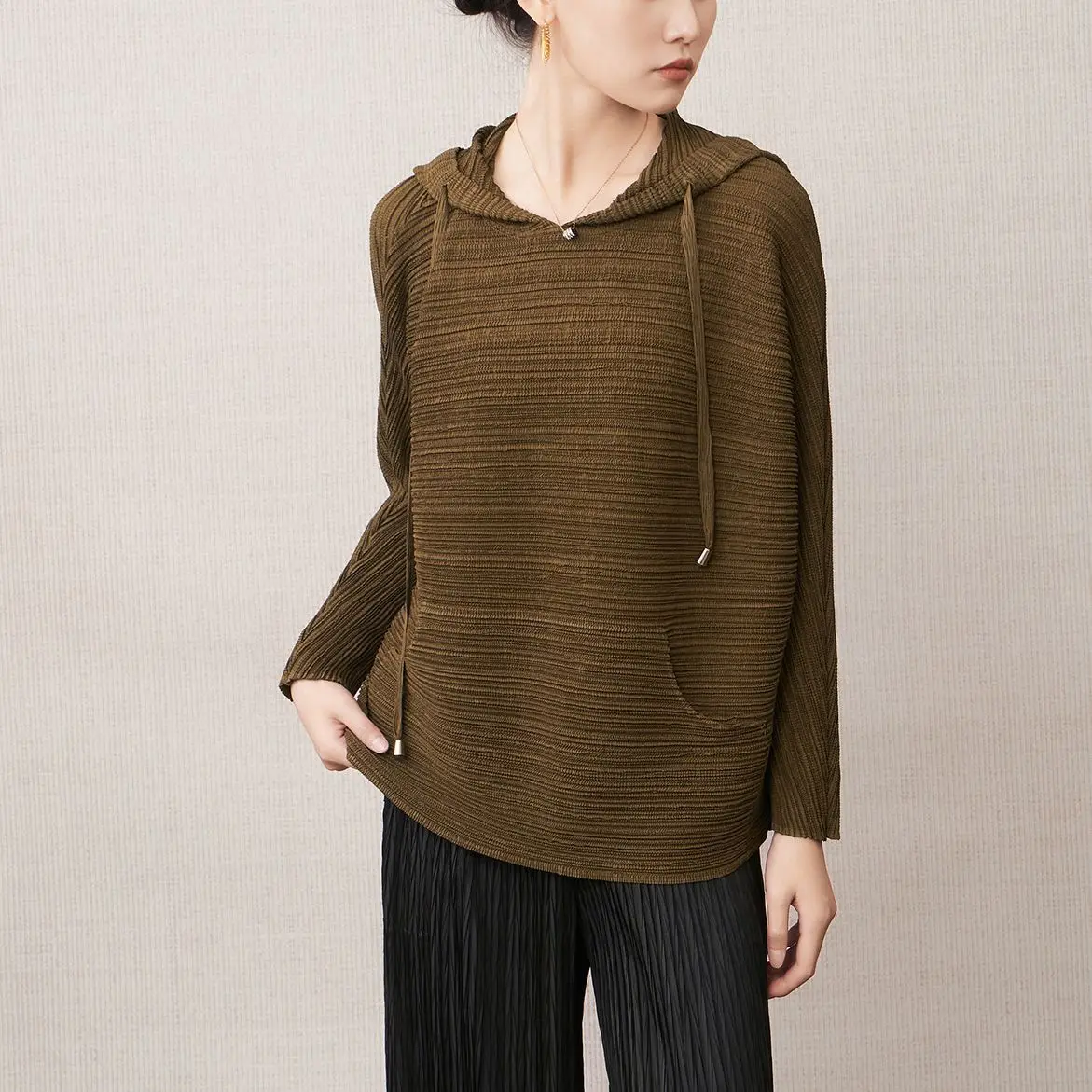 

Miyake Pleated 2025 New Autumn and Winter Sweater Women Loose Hooded Pullover Big Yards Fashion Women's Trend Tops Pleated