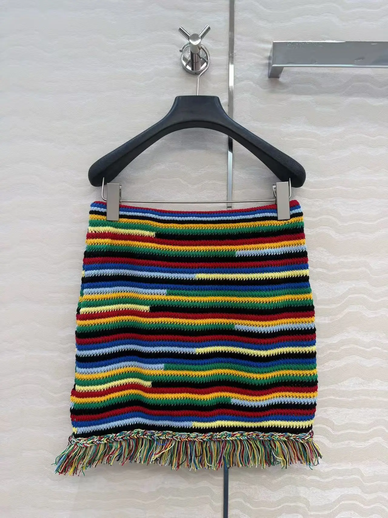 

Holiday-style rainbow-striped knitted handcrafted fringed hem color-block high-waisted short skirt with bustle effect