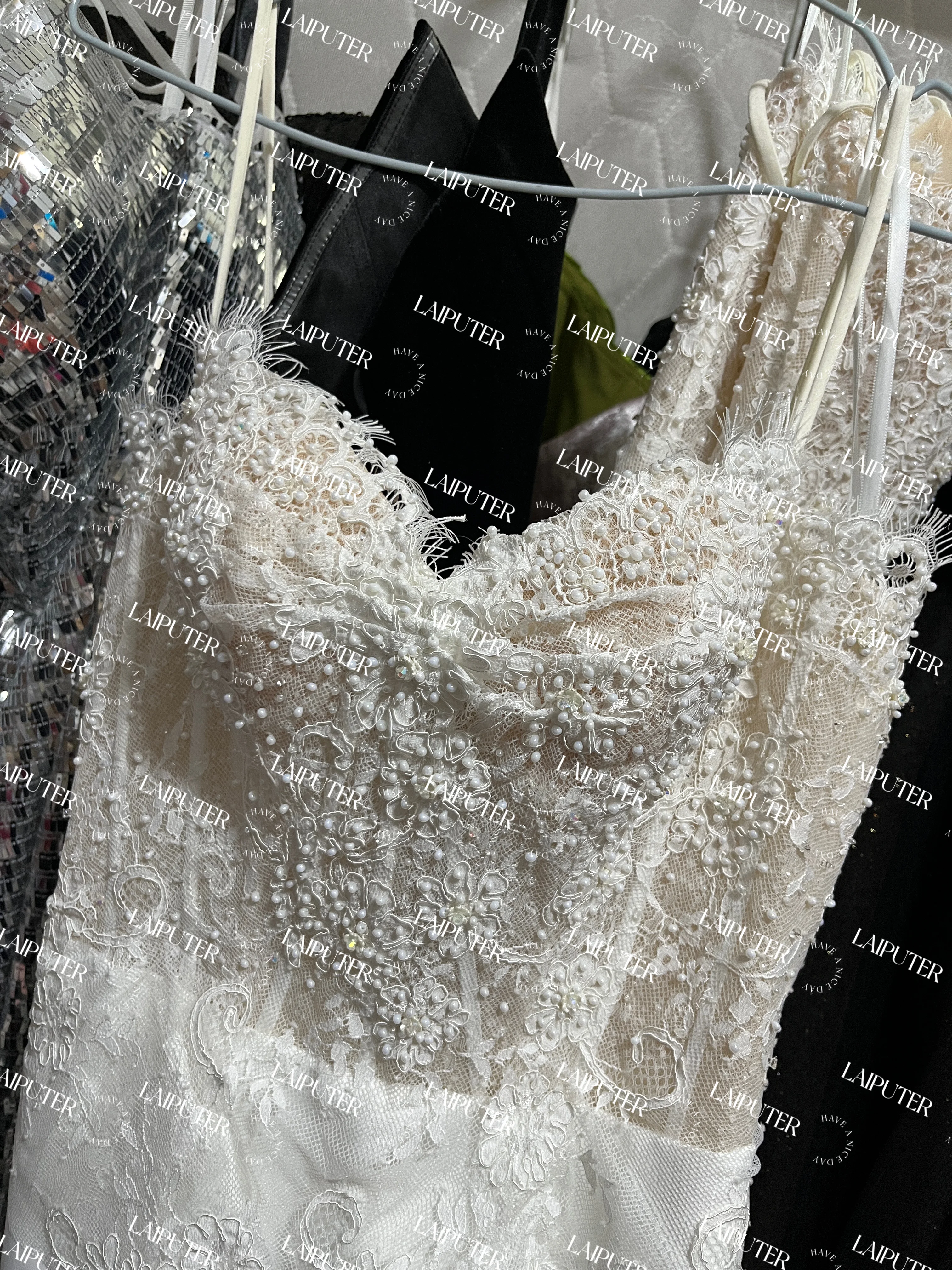 Vestidos de novia de sirena de encaje blanco, vestido de novia de crepé con cuello sin tirantes, corpiño desnudo de ilusión, vestido de noche de tren largo