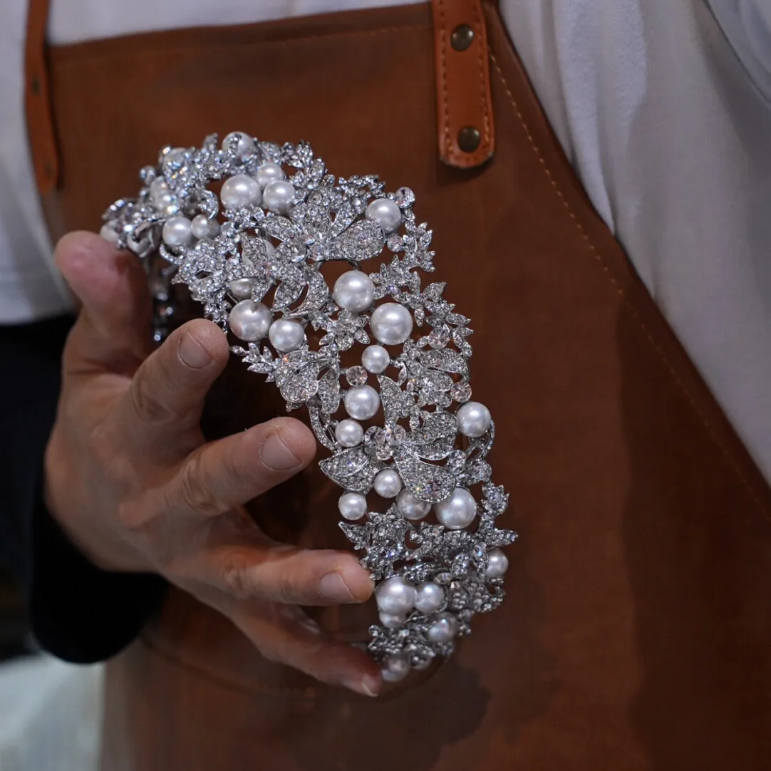 عظيم خمر الزركون كريستال الزفاف عقال مساء يترك تصميم الزفاف التيجان وصيفه الشرف الشعر التبعي للعرائس