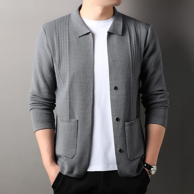Haute qualité couleur unie jacquard hommes pull cardigan mode confort poche automne nouveau polyvalent décontracté tendance revers tricot manteau