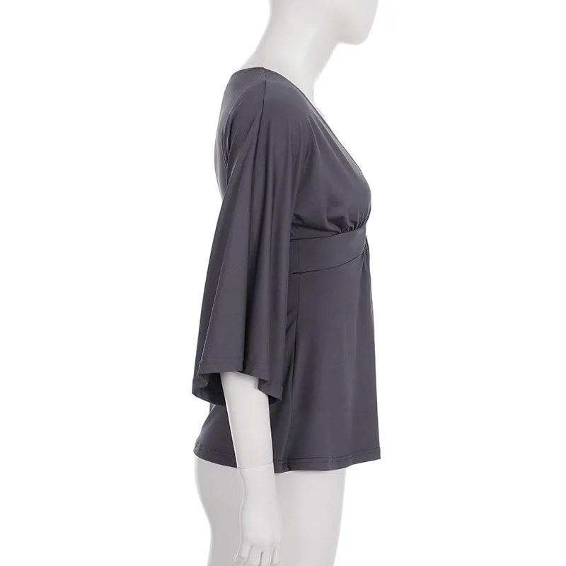 SUCHCUTE Vintage Damen T-Shirt mit tiefem V-Ausschnitt, ausgestellten Halbärmeln, locker geschnitten, Y2K Streetwear Tees, lässiges Ausgeh-Top, passend zu allen Outfits. – Detail 5