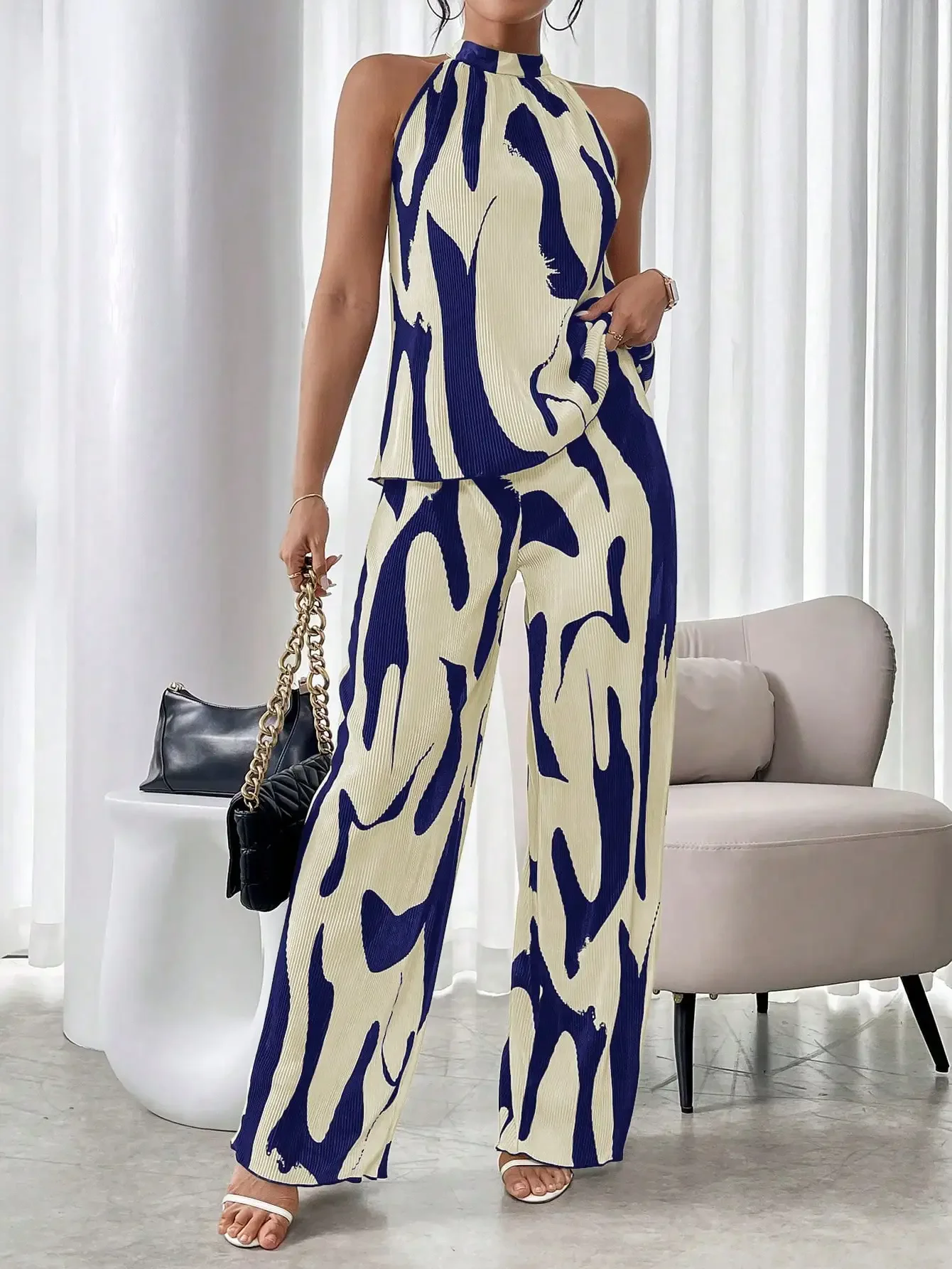 

Nice Women's Two-piece Set (printed Indiscriminately)