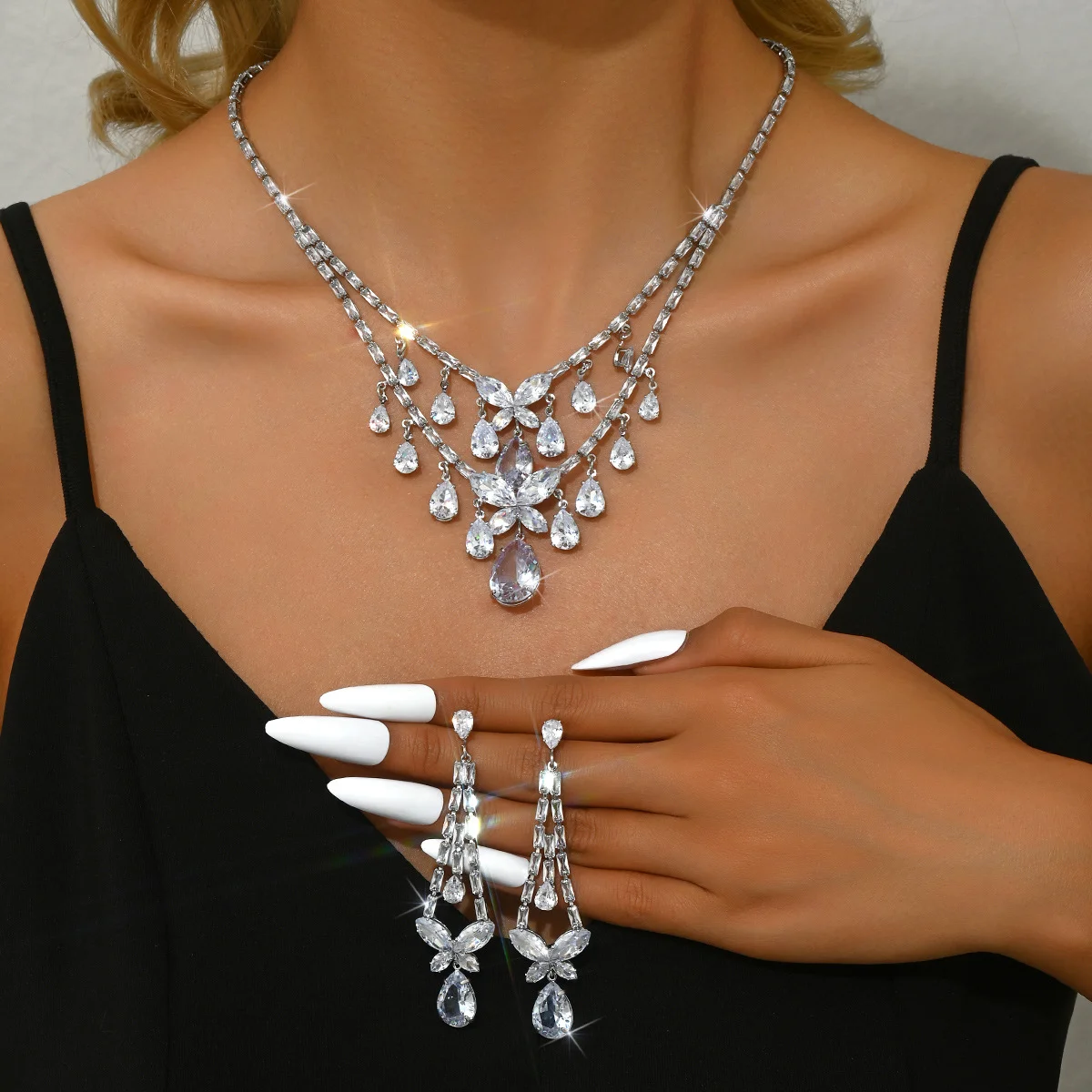 

Fashion butterfly zircon pendant and fringed luxury necklace and earrings set, high-end and luxurious dress accessories
