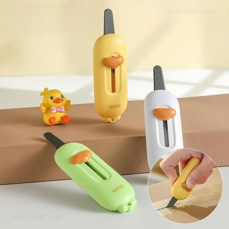 سكين صغير غير صندوق، قاطع صندوق كرتوني لطيف لفتح العبوات مع تصميم مغناطيسي، سكينة محمولة معلقة على الحروف #1