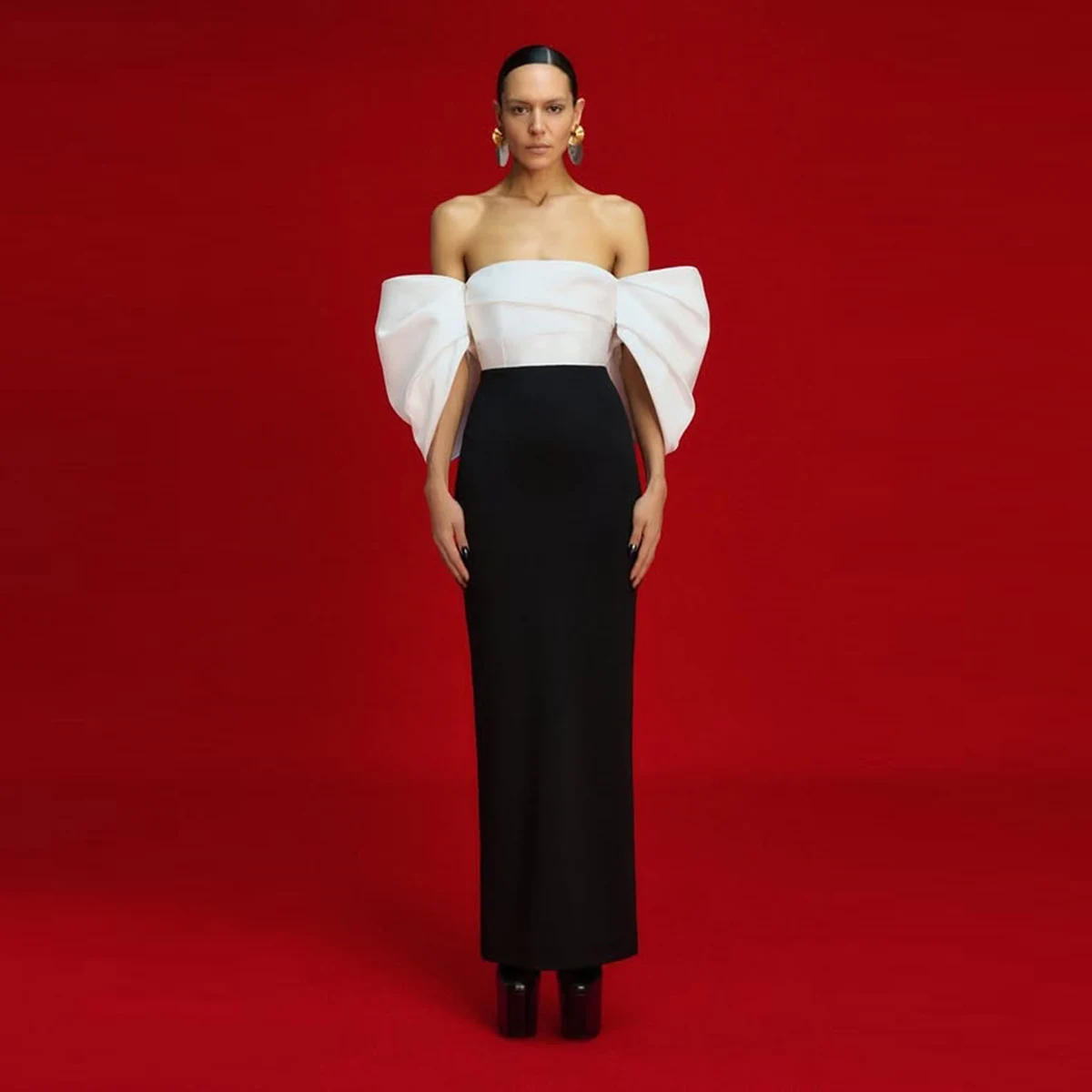 

Off The Shoulder Black And White Evening Gowns Satin Sheath Evening Gowns Simple Style Formal Party Dress