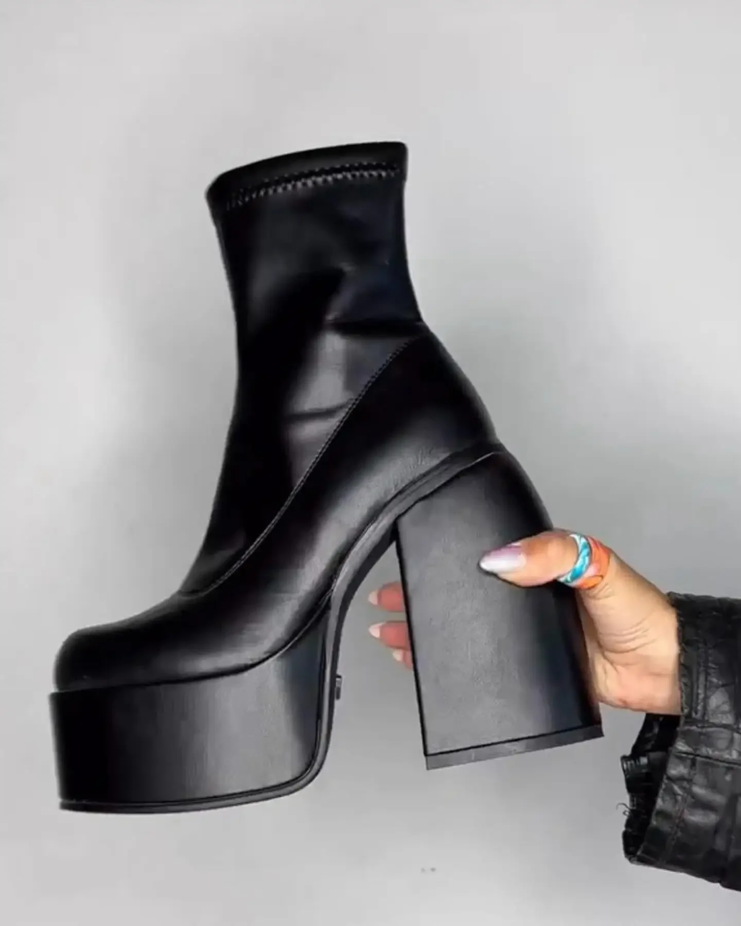 Новые модные ботильоны на толстой подошве, женские элегантные эластичные ботинки с круглым носком, модные стильные водонепроницаемые женские туфли на очень высоком каблуке