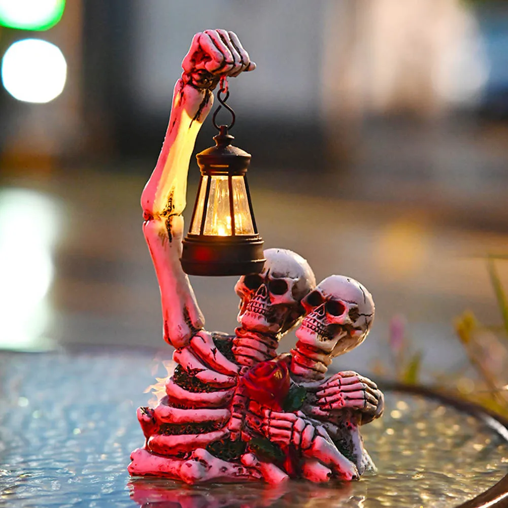 Halloween Outdoor Solar LED Lights Solar Horror Skull Statue with Lantern Death Skull Figurine Auto On & Off Skeleton Sculpture