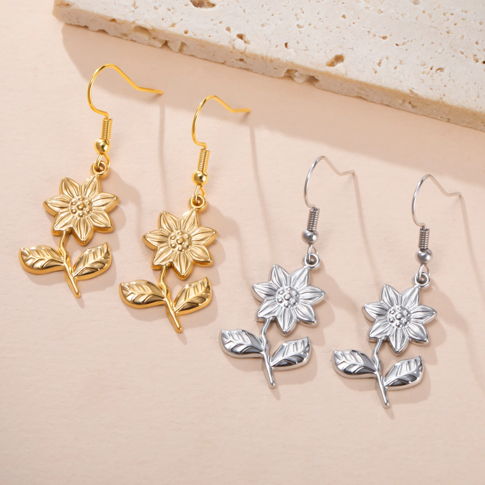 Exquisite Sonnenblumen-Anhänger Damen-Ohrringe aus Edelstahl, Schlichte Blumen-Anhänger-Ohrringe, Schmuckgeschenke