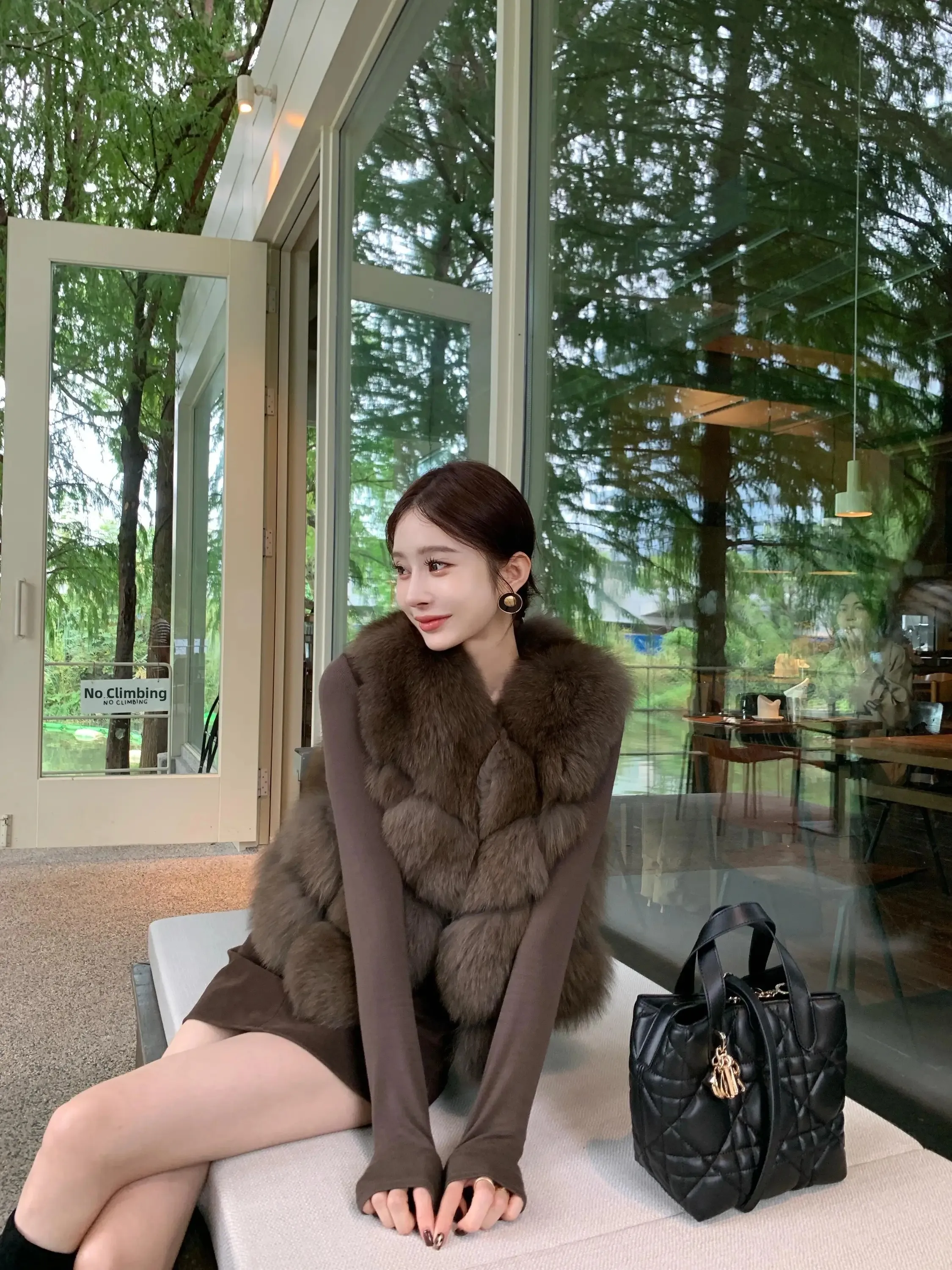 Eco-Friendly Faux  Fur Vest Women's Autumn Winter Outerwear Short Style Polyester Fiber Standard Fit Outerwear Jacket