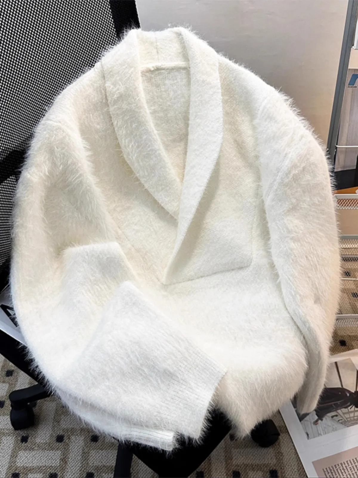 

Белый мужской свитер с V-образным вырезом, осенне-зимний, в корейском стиле, свободного кроя, вязаная верхняя одежда, американский трикотаж в стиле Lazy.