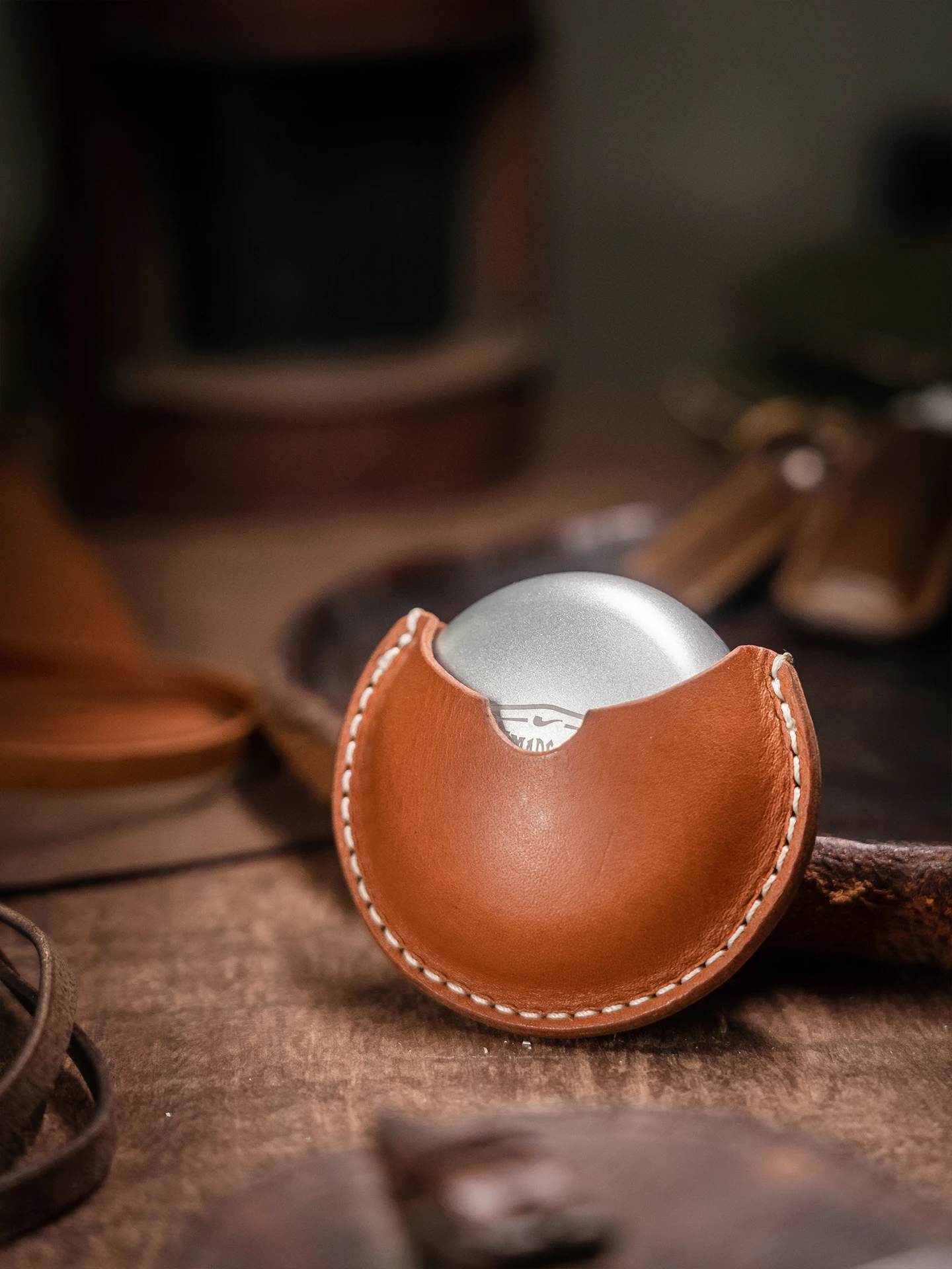 handmade-small-vintage-aluminum-storage-box-round-hard-portable-jewelry-box-da-han-pipe-original-design-leather-case