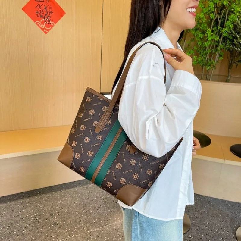 حقيبة حفاضات ريترو رائعة للنساء حقيبة ظهر للمقهى كروس رائعة وجذابة وأنيقة بدون جهد أنيقة محمولة يوميًا