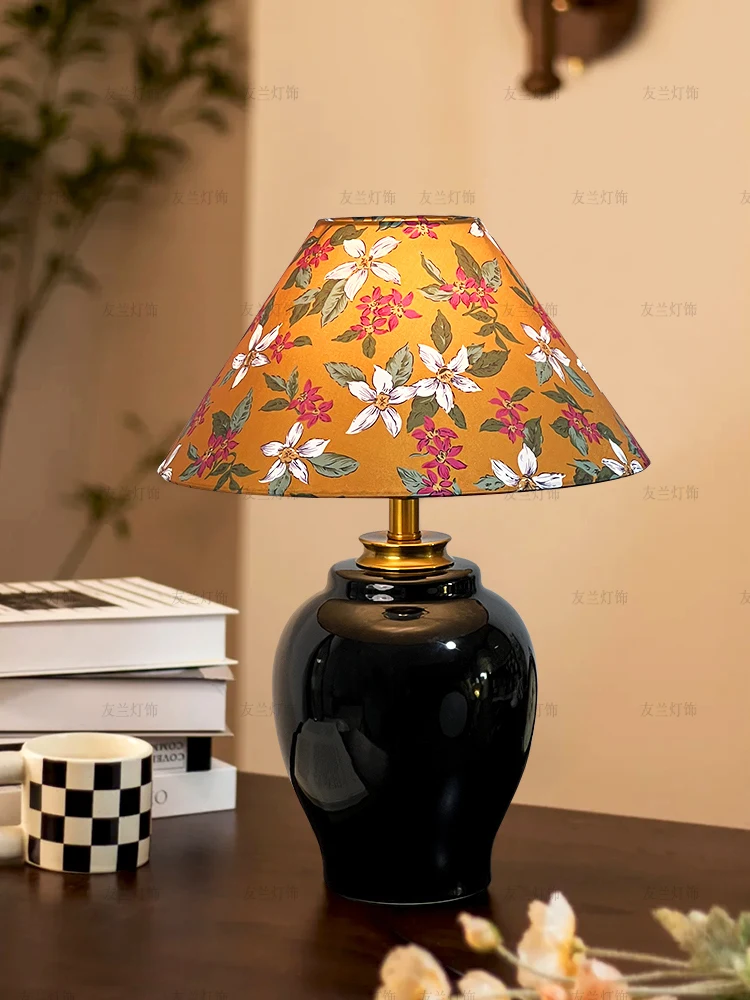 

New Chinese French Chinese style Song style aesthetic lamp Middle ancient style retro bedroom lamp Bedside lamp