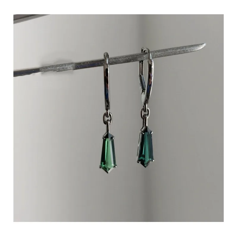 

Dark Green | Ink Blue Earrings New Year's Cold Wind Green Treasure Ear Buckle High-end Temperament Fashion Model for Girlfriend