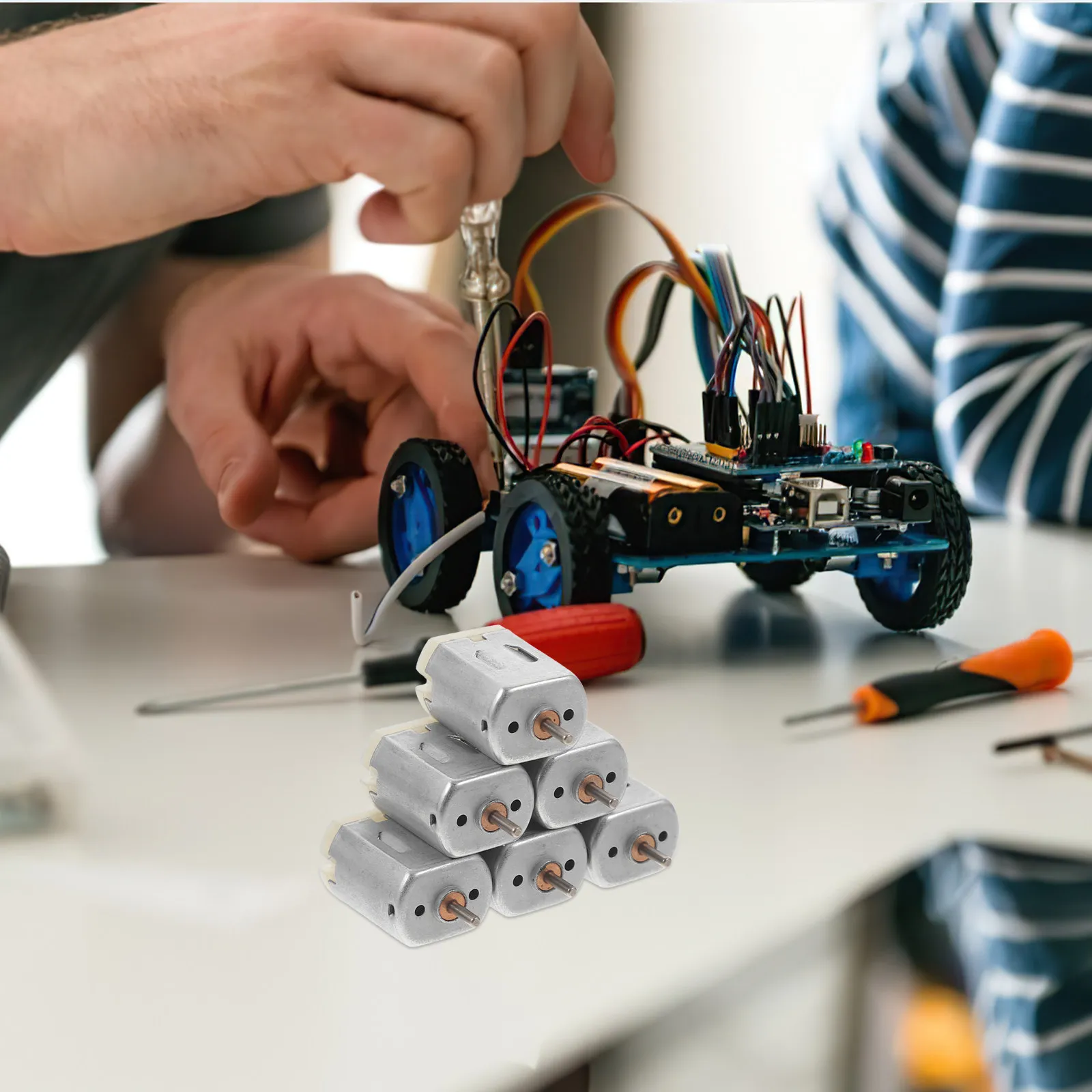 

6Pcs Electric Motor Core Parts Replacement for DIY Train Car Vehicle Craft Science Use Toy Motor