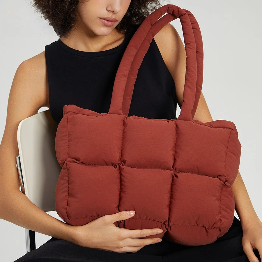 

High Quality Winter Large Tote Fashion Feather Padded Handbag Lingge Down Women Underarm Bag Quilted Solid Designer Shoulder Bag