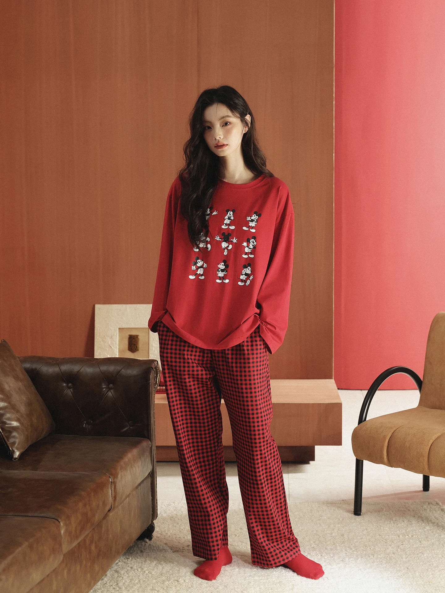 ディズニーミッキーレディース長袖コットンパジャマセット愛らしい漫画風ホームウェア春秋シーズンソフトラウンドネックデザイン