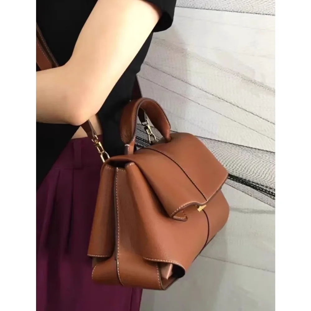 

2025 New High Quality Women's Handbag High-end Luxurious Texture Pleated Leather Handbag Women's Shoulder Bag Tilted Smile Body
