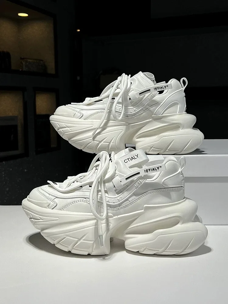 10 12 14 سنتيمتر النساء أحذية رياضية مكتنزة عادية الأبيض الداخلية عالية الكعب أبي أحذية فاخرة مصمم العلامة التجارية منصة الموضة ربيع 2025