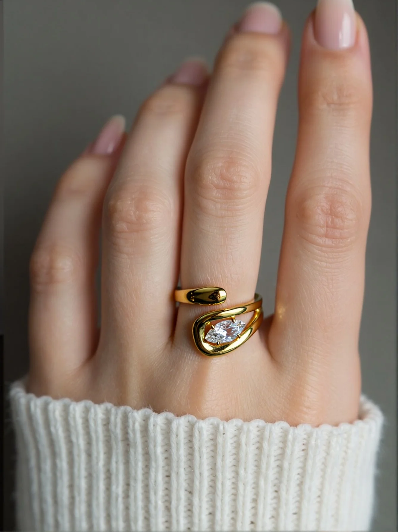 Modische Edelstahlringe mit eingelegten, tropfenförmigen großen Zirkonen für Damen, hochwertige Schmuck-Eheringe – Detail 2