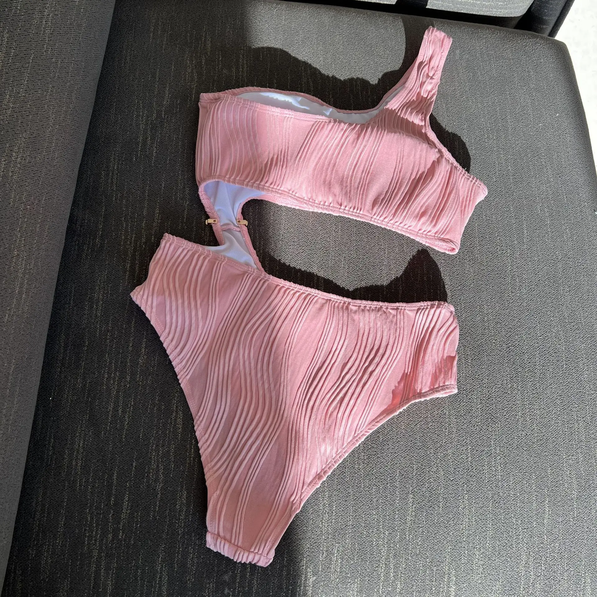 Nuevo traje de baño asimétrico recortado arrugado de una pieza, traje de baño para mujer, bañador acolchado de un hombro, traje de baño para nadar para mujer