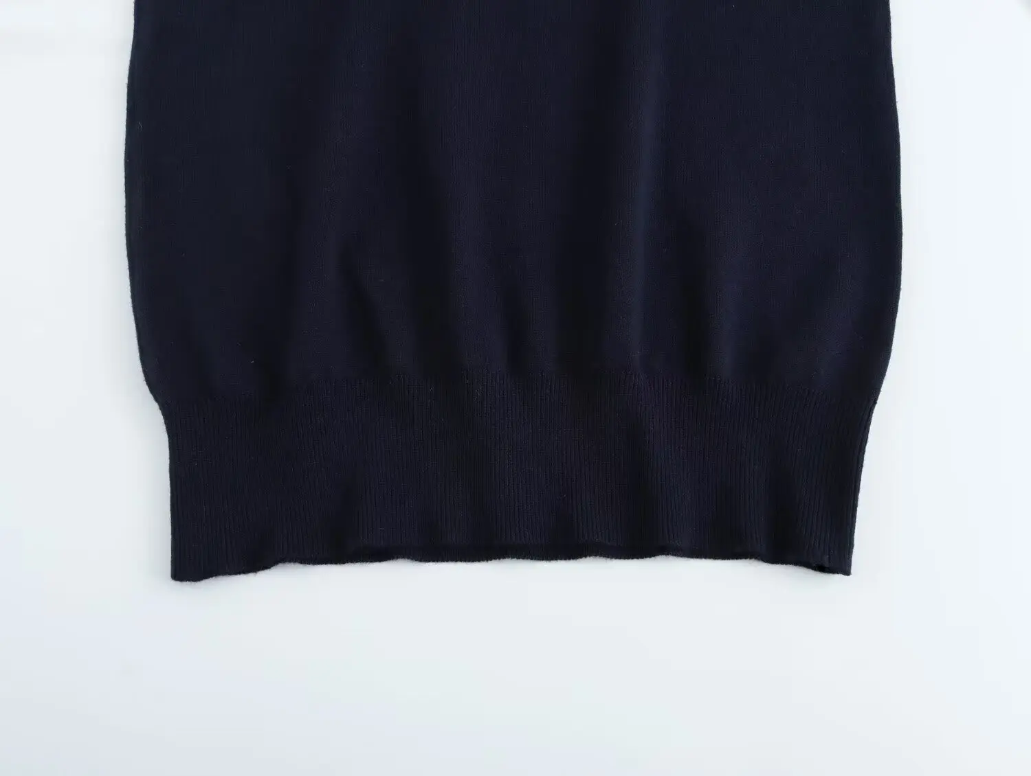 เสื้อไหมพรมคอเต่าผู้หญิง Dave&Di แบบเรียบง่าย สไตล์มินิมอล พร้อมกระดุมสีทอง ดีไซน์เรียบหรู