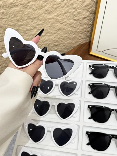 Imagen 2 del producto Juego de 10 Uds de gafas redondas y en forma de corazón a la moda, gafas negras, gafas blancas, gafas decorativas simples de moda