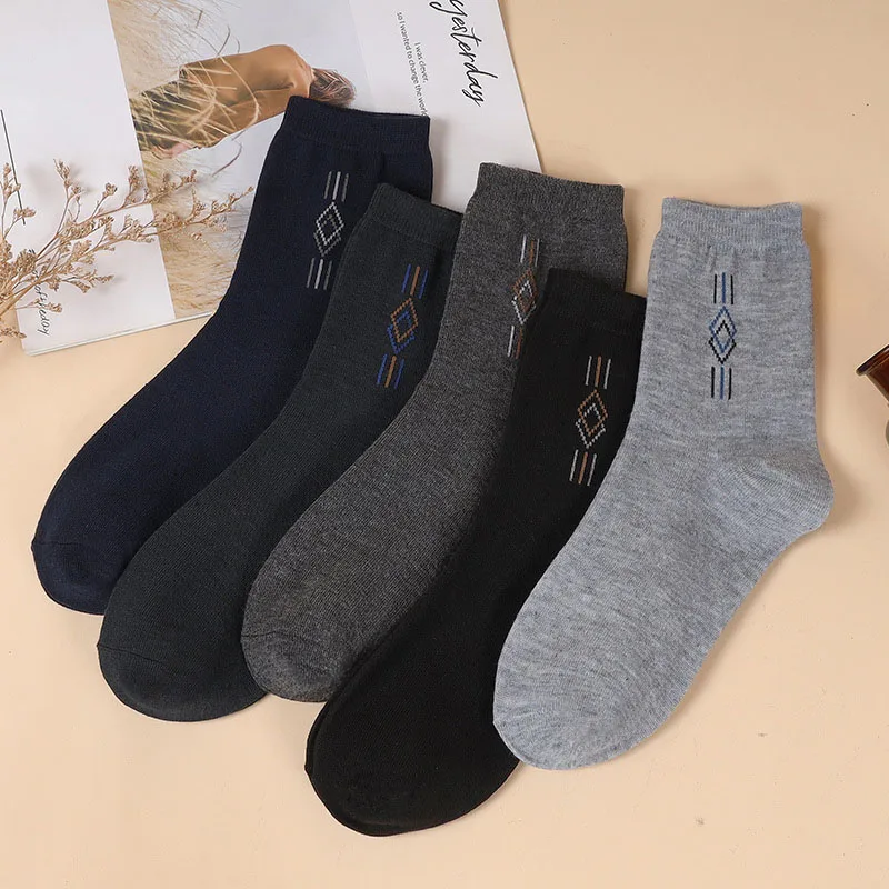 5 Pairs High Quality Men's Sports Socks Striped Thickened Autumn and Winter Mid-tube Socks New Men's Socks Sports Cotton Socks