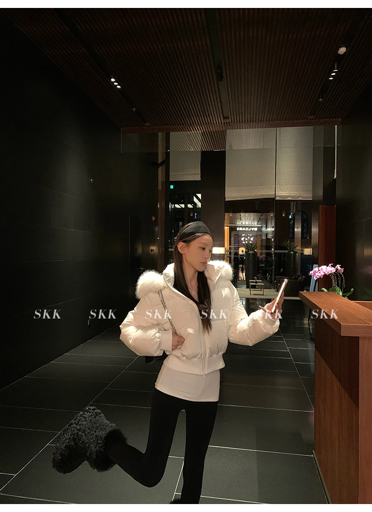 Chaqueta acolchada con capucha de estilo coreano para mujer, abrigo corto acolchado con cordón en la cintura, adorno de piel sintética para invierno