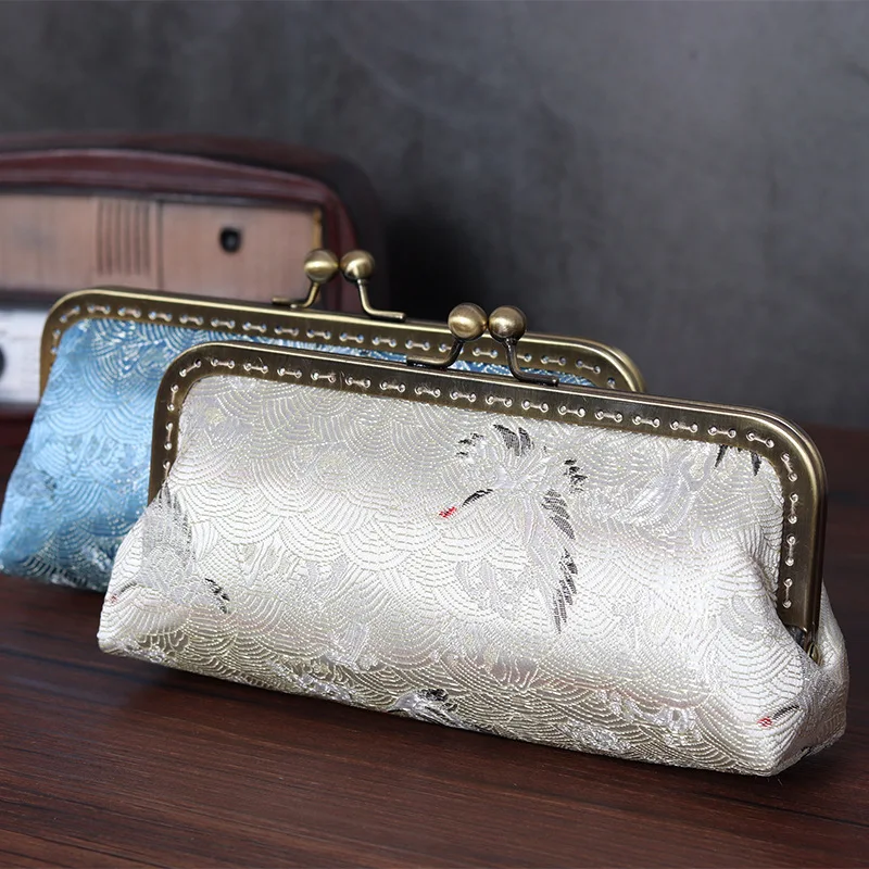 

Vintage Chinese Style Ladies Small Clutch Fashion Retro Silk Handmade Handbags For Women Chain Shoulder Bag Crossobdy Party 2025