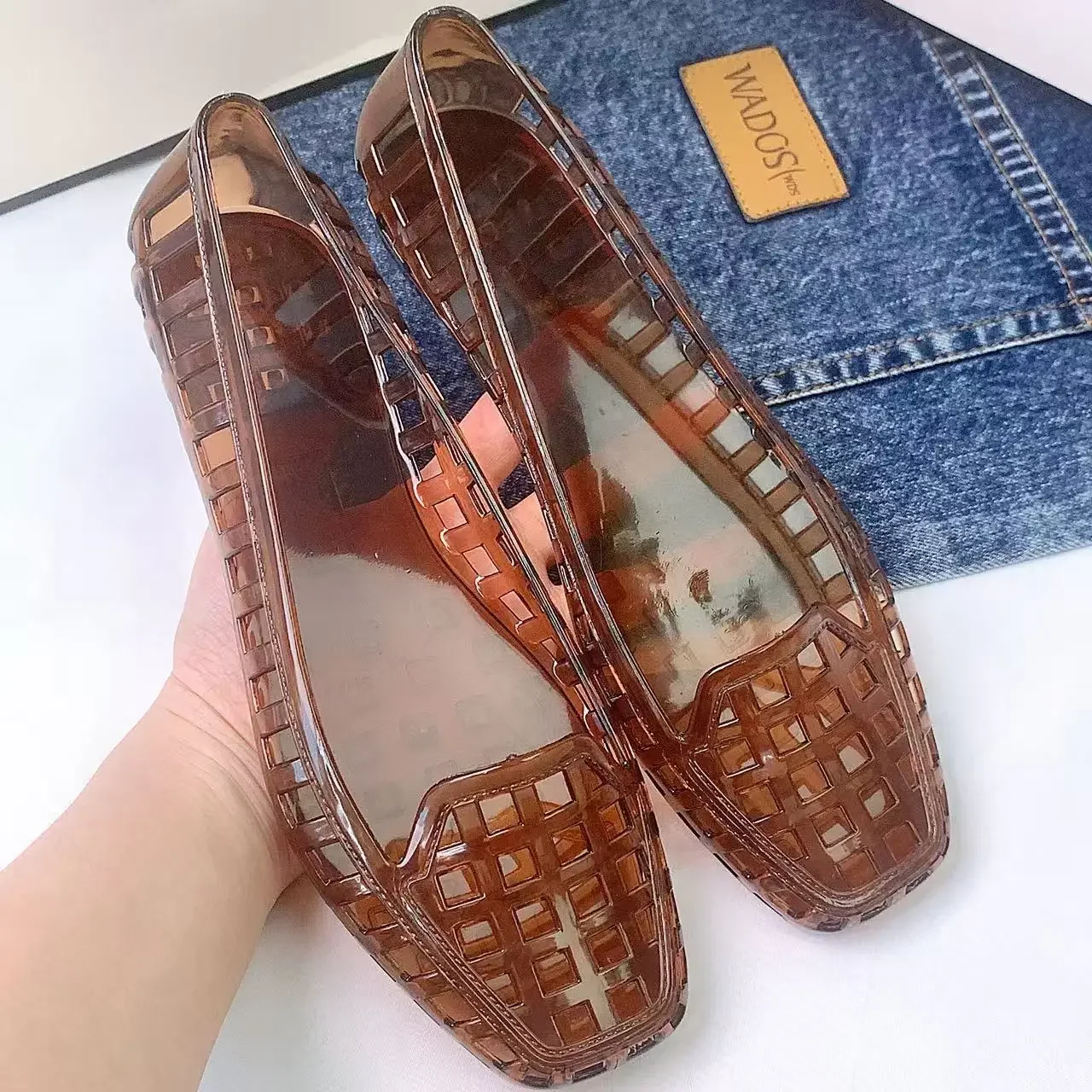 Neue koreanische transparente Kristall-Damenschuhe, geschlossene hohle Sandalen, weiche und modische rutschfeste Pantoffeln. – Detail 7